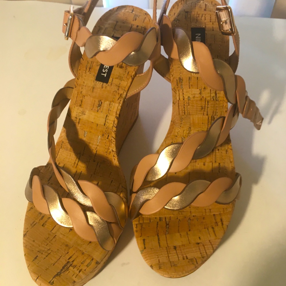 Women’s Nine West gold and brown braided sandals